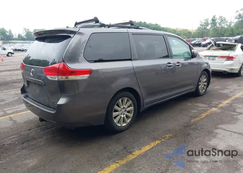 2011 Toyota Sienna Xle z USA, uszkodzony, nr VIN 5TDDK3DC9BS005392